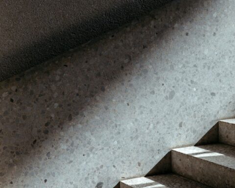 H dts current exhibition julien tell 3258