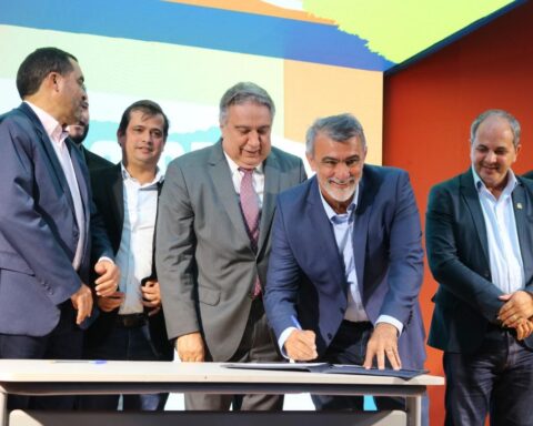 754416e6c1eb44f49471bb2c01d94990