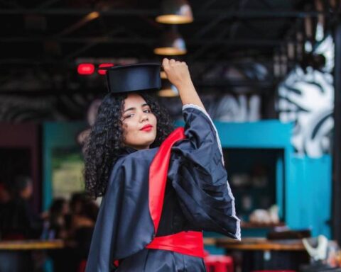 Egressa da uft e aprovada com bolsa em mestrado nos estados unidos e cria campanha para arcar com restante dos custos