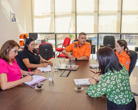 03. encontro no qcg cbmto reuniu o coronel farias, a secretária de estado da mulher, berenice barbosa e equipe para tratarem do cpa