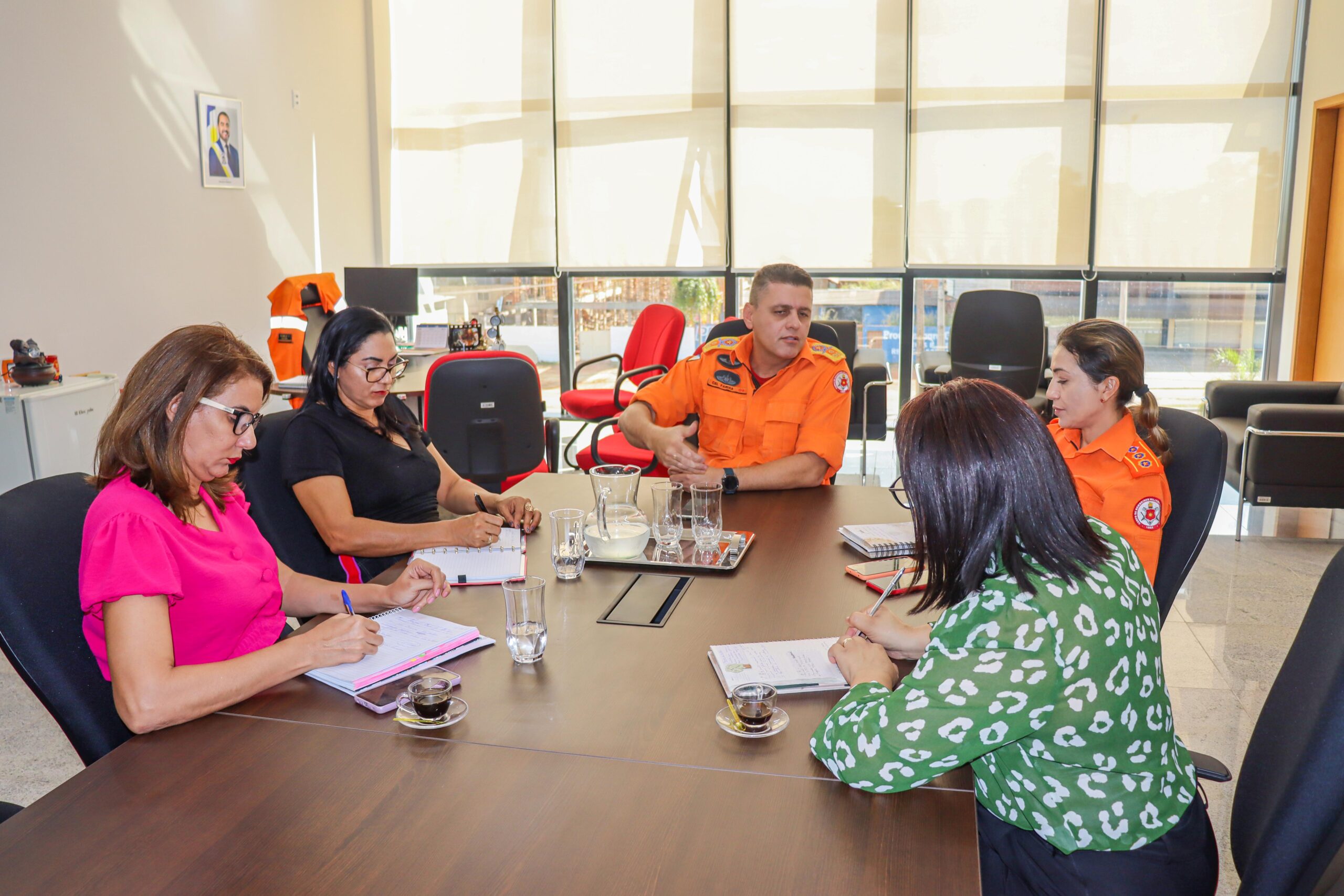 03. encontro no qcg cbmto reuniu o coronel farias, a secretária de estado da mulher, berenice barbosa e equipe para tratarem do cpa