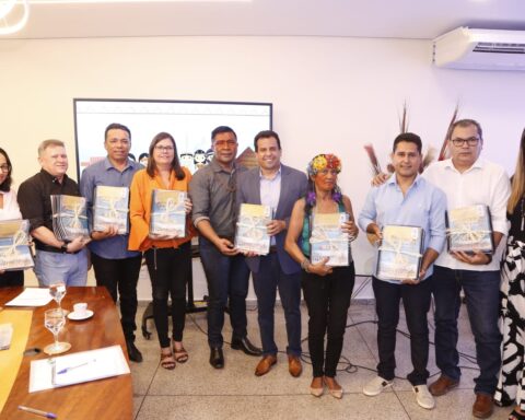 Foto 1 entrega das cartilhas