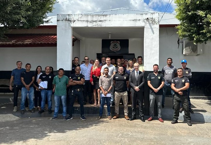 Visita à delegacia de araguatins ssp to