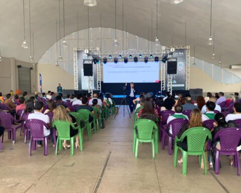 D4eeb4fa c563 47d6 bced dc13e4de662e