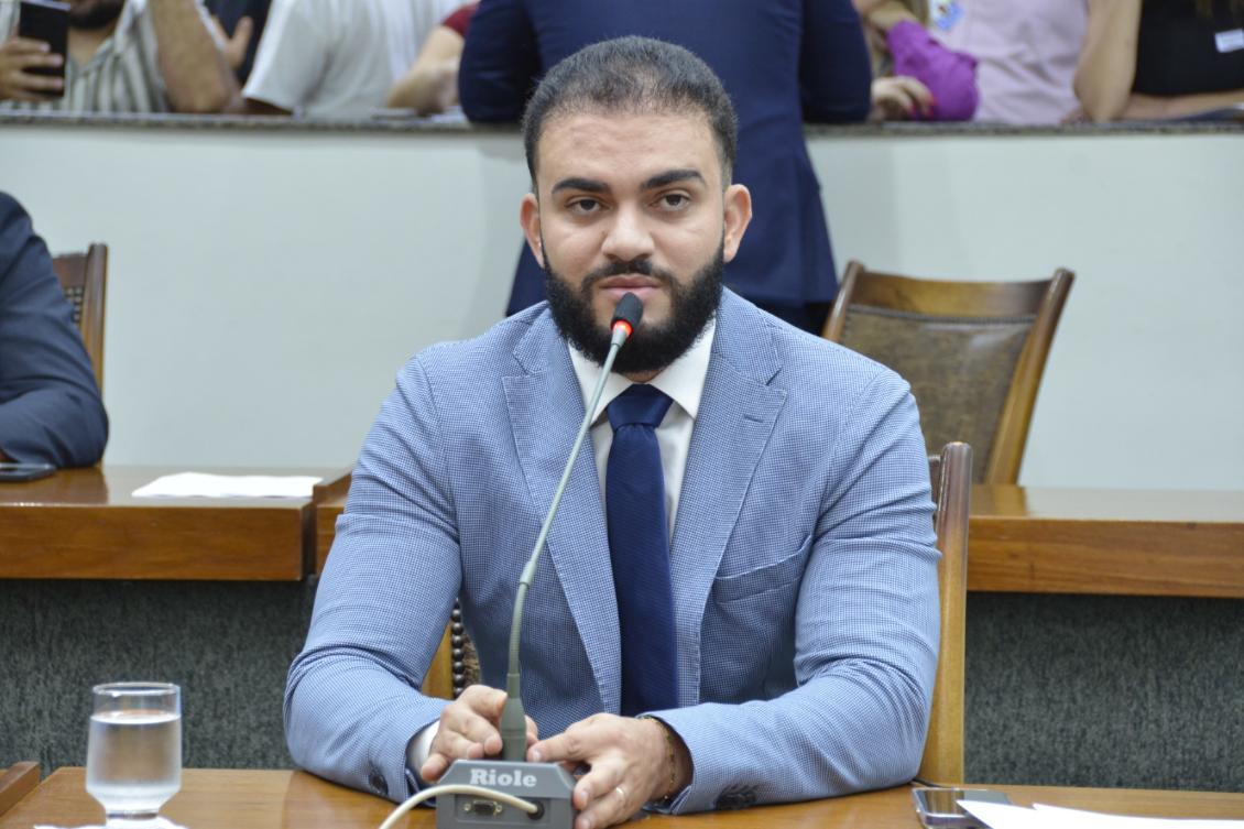 Leo barbosa 210923