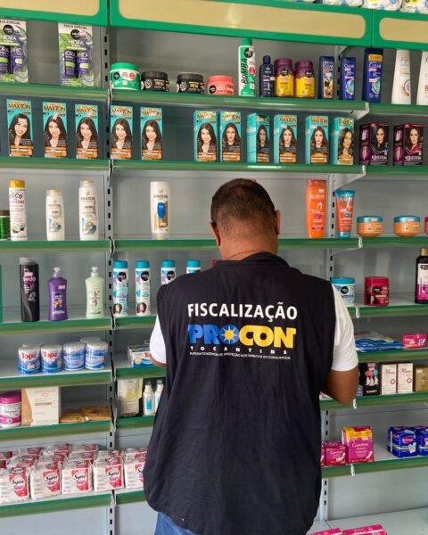 Foto 01 Produtos vencidos são alvos da Operação feita pela fiscalização