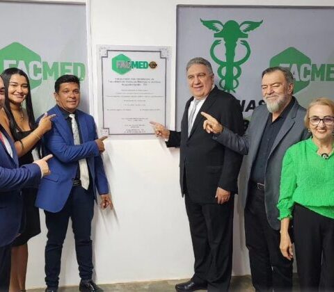 Facmed inaugura novas instalacoes e concede titulo de doutor ao prefeito antonio do bar 1 580x420