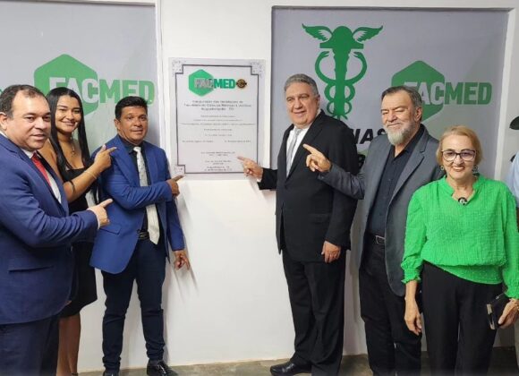 Facmed inaugura novas instalacoes e concede titulo de doutor ao prefeito antonio do bar 1 580x420