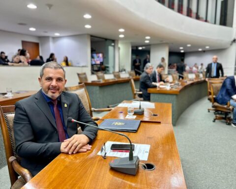 719c5274b9f39f82b3935feea59ff9af