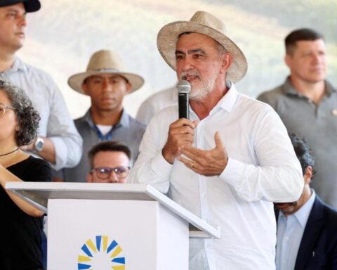 F112436d8d1db3fa2a9b77906f4d065c