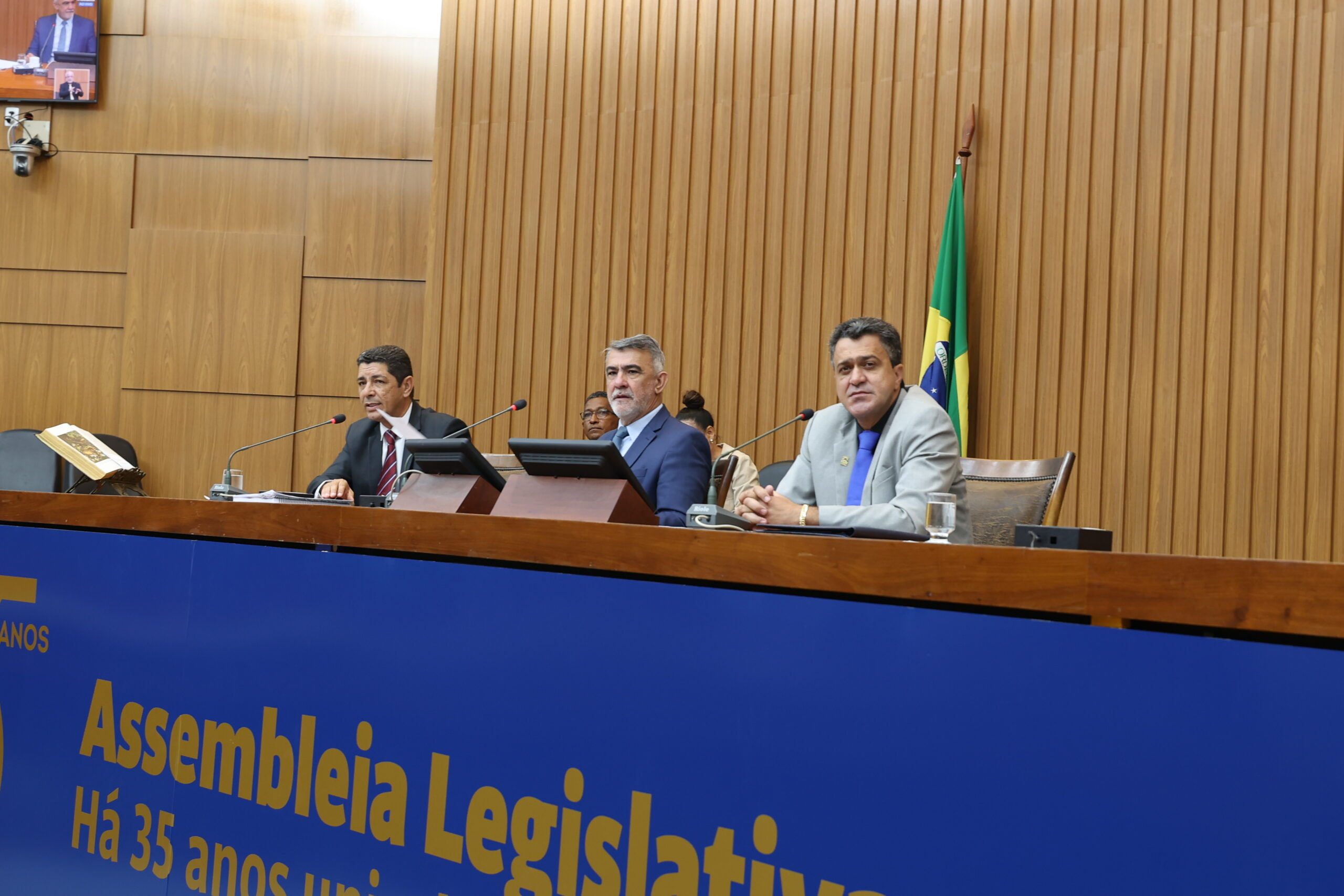 Amélio cayres recapeamento da to 416 foto Ísis oliveira