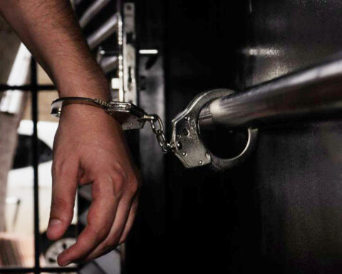 Policia militar cumpre mandado de prisao contra casal acusado de trafico de drogas em augustinopolis