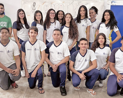 Estudantes medalhistas do cem darcy marinho (1)