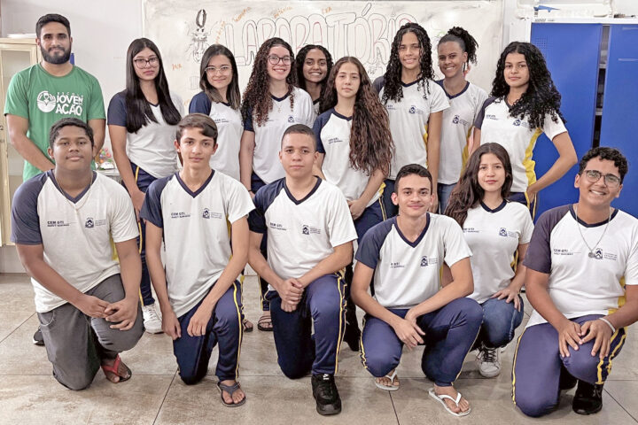 Estudantes medalhistas do cem darcy marinho (1)