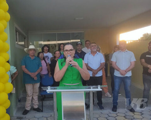 Prefeita de buriti lucilene brito inaugura escola estrega veiculos e iluminacao de campo de futebol vila uniao 11 747x420