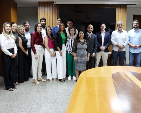 Posse dos primeiros convocados no concurso da aleto foto silvio santos (1)