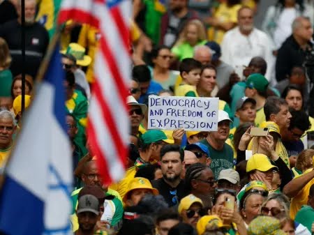 29jun2025 apoiadores do ex presidente jair bolsonaro vao a ato na av paulista em sao paulo 1751216681313 v2 450x337.jpg.jpeg