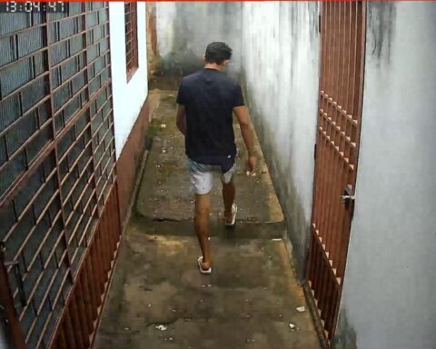 Suspeito flagrado por cameras de seguranca no momento de um dos furtos. 1024x569 1.jpeg
