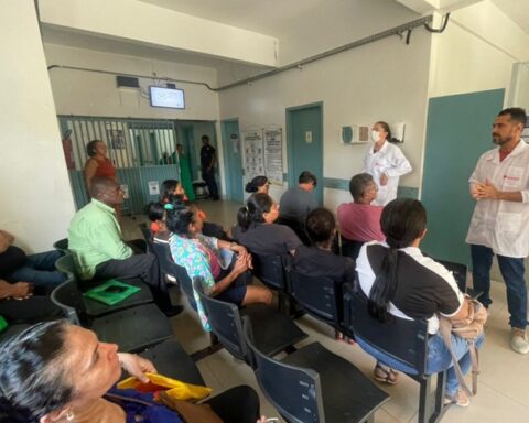 Palestra educativa marca campanha junho vermelho no hospital regional de august.jpg