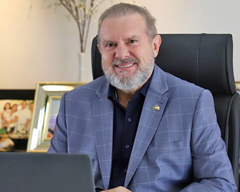 Ex-governador Mauro Carlesse, tenta retornar ao Palácio Araguaia como pré-candidato ao governo.
