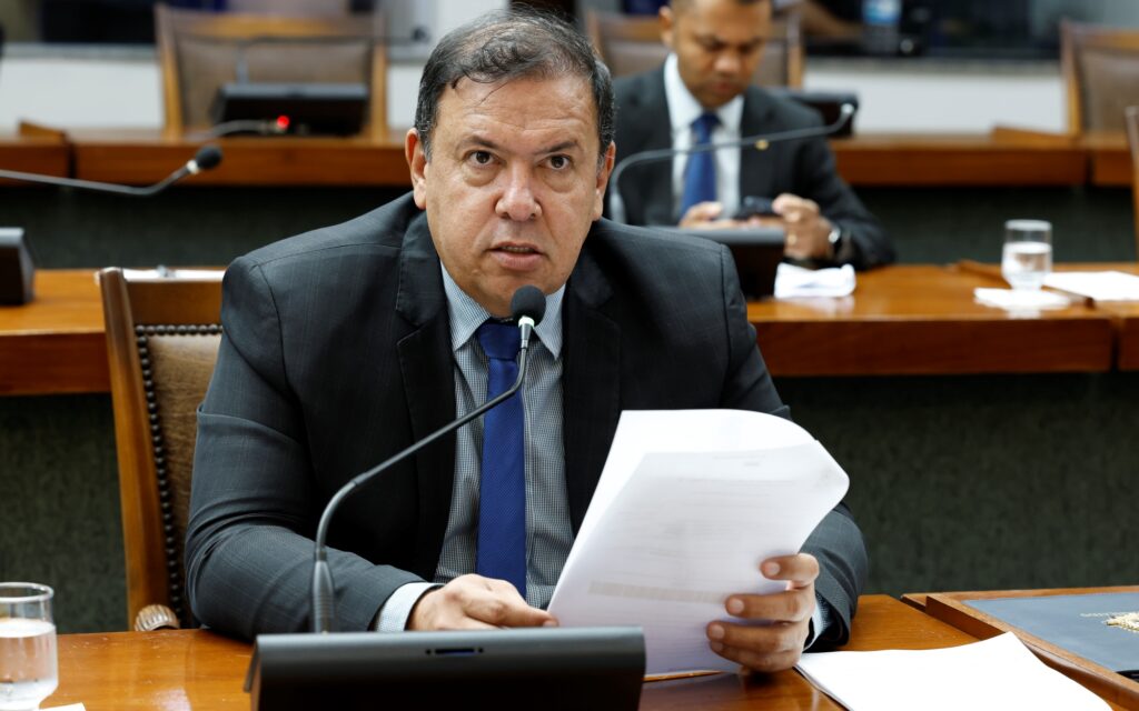 Dep gipao foto isis oliveira.jpg