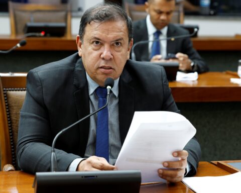 Dep gipao foto isis oliveira.jpg