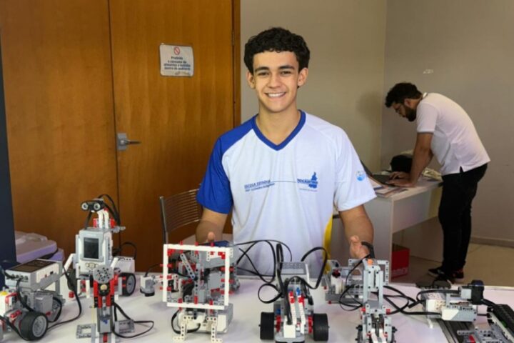 Estudante rede estadual seduc sala robotica ciencias tecnologia.jpg