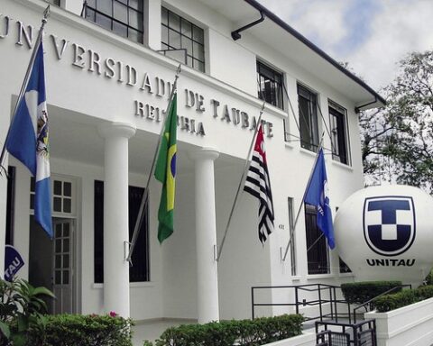 Fachada20reitoria unitau fernando20candelria1.jpg