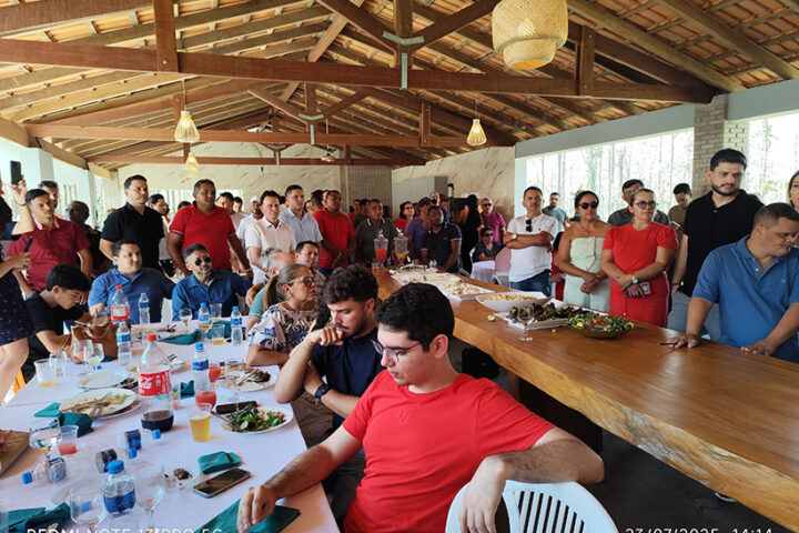 Festa de aniversario o prefeito de axixa dr auri assume oficialmente pre candidatura a deputado estadual 1.jpg