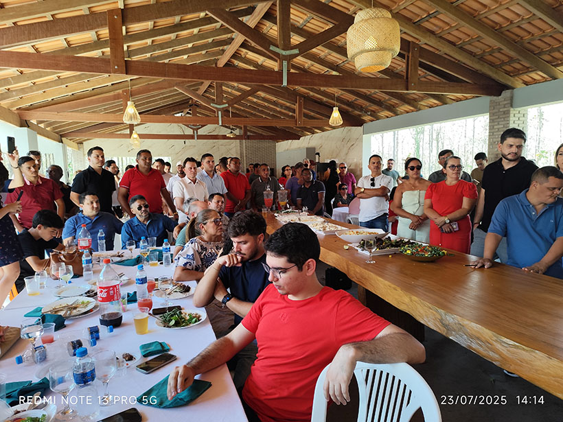 Festa de aniversario o prefeito de axixa dr auri assume oficialmente pre candidatura a deputado estadual 1.jpg