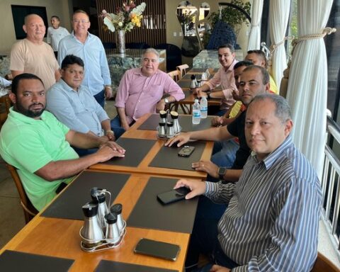 Laurez moreira visitou a colonia de pescadores feira de artesanatos e praia da ponta 4.jpg