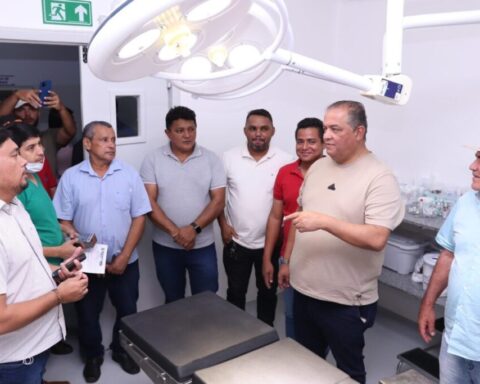 Senador eduardo gomes visita hospital municipal de araguatins e reforca compromisso com a saude publica 1024x683.jpg
