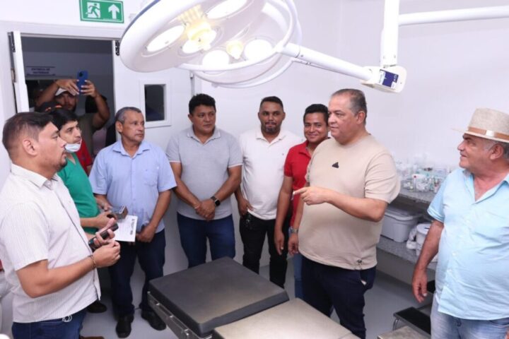 Senador eduardo gomes visita hospital municipal de araguatins e reforca compromisso com a saude publica 1024x683.jpg