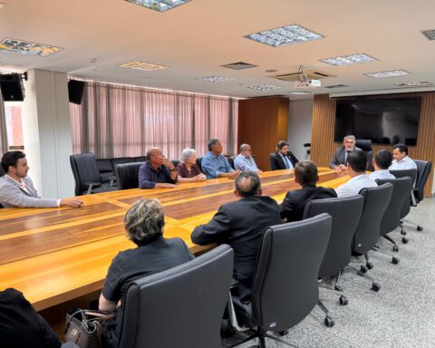 Reuniao sobre unirg em colinas foto amanda germiniani ascom presidencia.jpeg