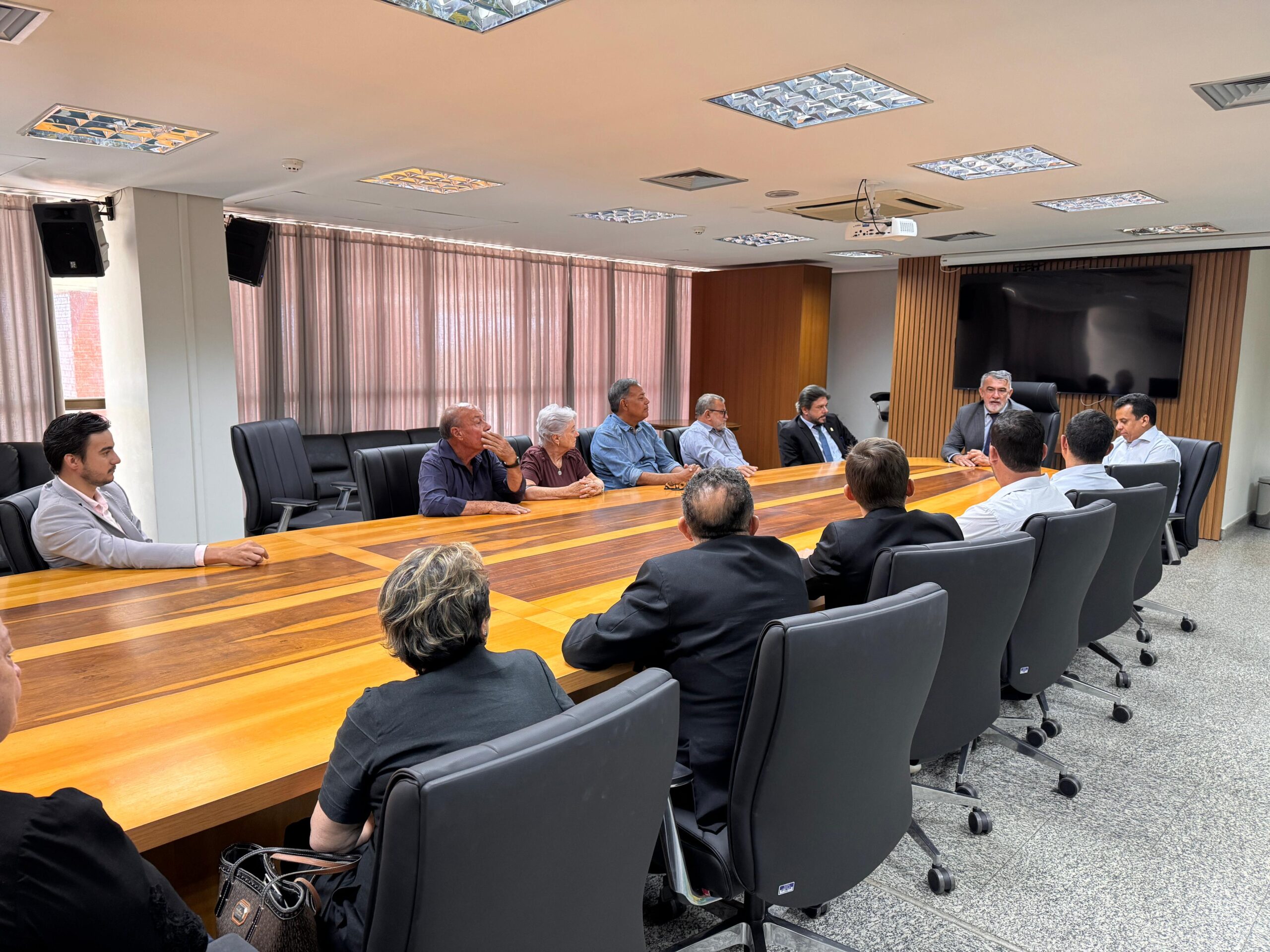 Reuniao sobre unirg em colinas foto amanda germiniani ascom presidencia.jpeg