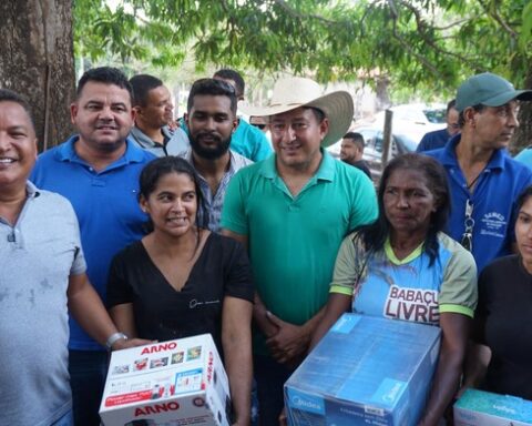 Prefeito de axixa cria diretoria das quebradeiras de coco babacu 3