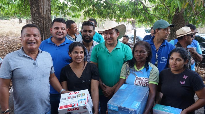 Prefeito de axixa cria diretoria das quebradeiras de coco babacu 3