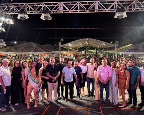 Deputado amelio celebra 22a festa do arroz em carrasco bonito.jpg