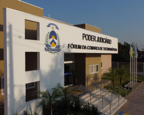 Novo forum tocantinopolis fachada.jpg