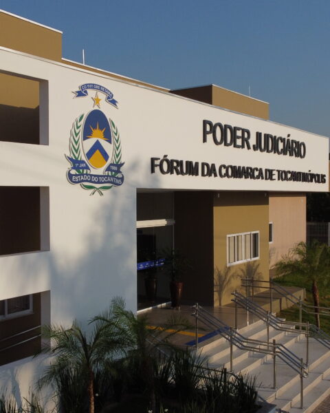 Novo forum tocantinopolis fachada.jpg
