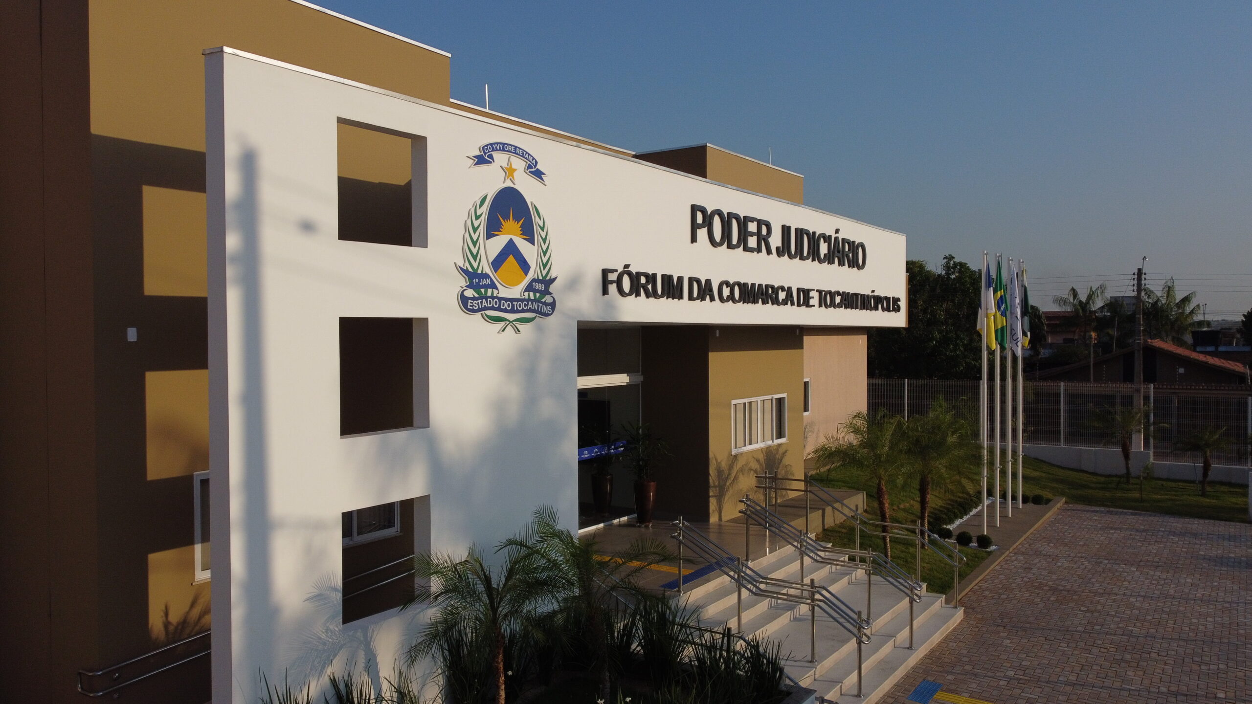 Novo forum tocantinopolis fachada.jpg