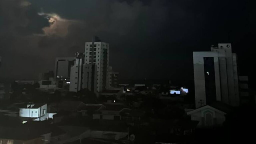 699877ff apagao iniciado no parana atingiu cidades de todo o brasil como olinda pe foto reproducao x @anizio.jpg