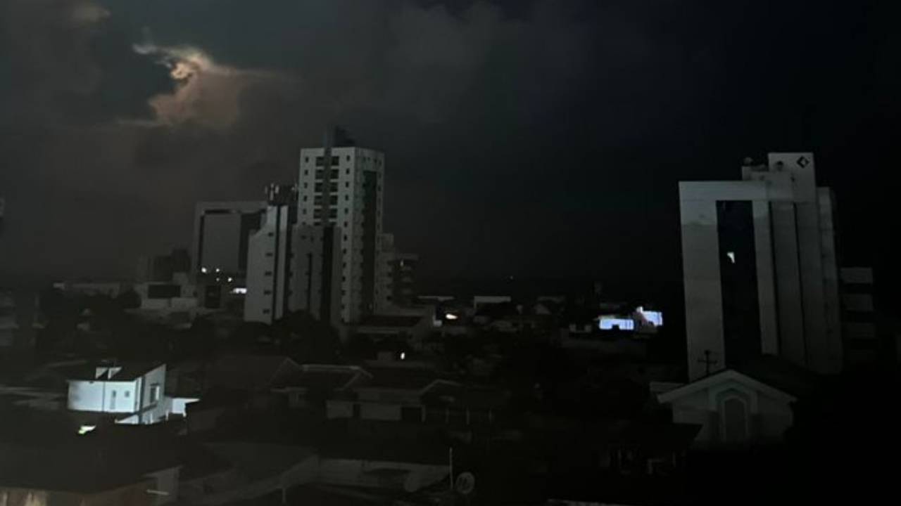 699877ff apagao iniciado no parana atingiu cidades de todo o brasil como olinda pe foto reproducao x @anizio.jpg