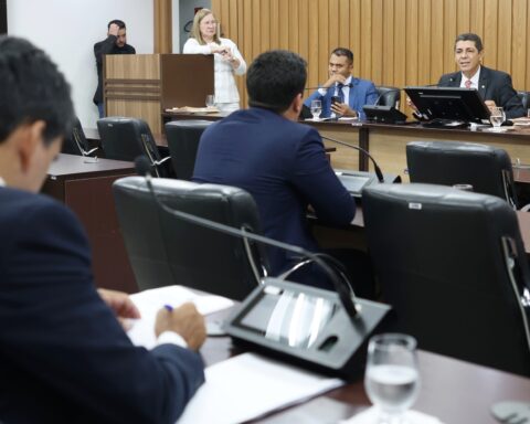 Reuniao ccj foto aline batista 4.jpg