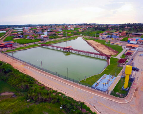 Balneario sr santinho localizado no bairro portal do lago