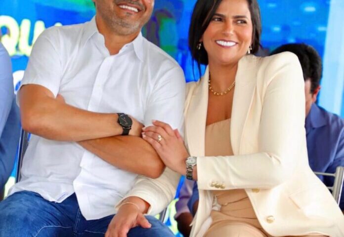 Wanderlei barbosa ao lado da primeira dama do tocantins karynne sotero 696x717