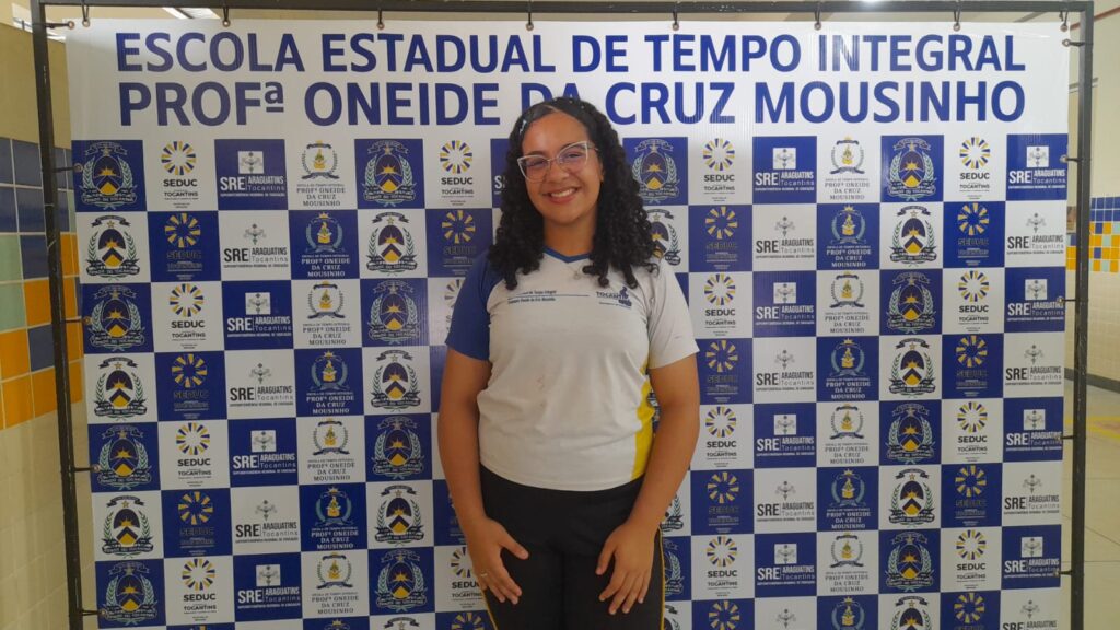 Foto 1 aluna maria fernanda, vencedora do concurso de cartas