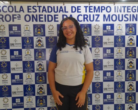 Foto 1 aluna maria fernanda, vencedora do concurso de cartas