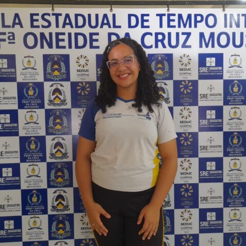 Foto 1 aluna maria fernanda, vencedora do concurso de cartas
